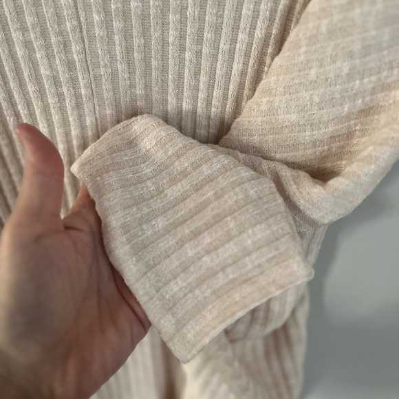 Urban Outfitters Sweater -Small - Picture 3 of 6